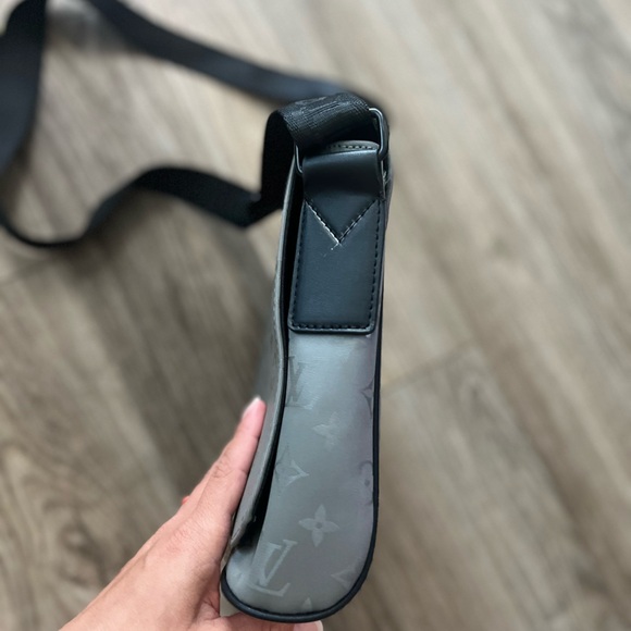 Louis Vuitton Crossbody handbag Gray Color - Picture 8 of 10